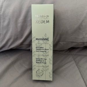 Israeli facial skin cleanser